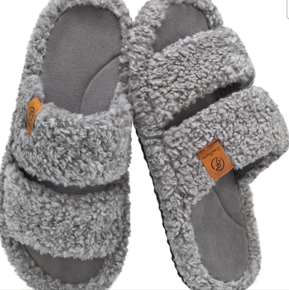 🐻NWOT EverFoams Cozy Gray Fuzzy Slippers Sz 7